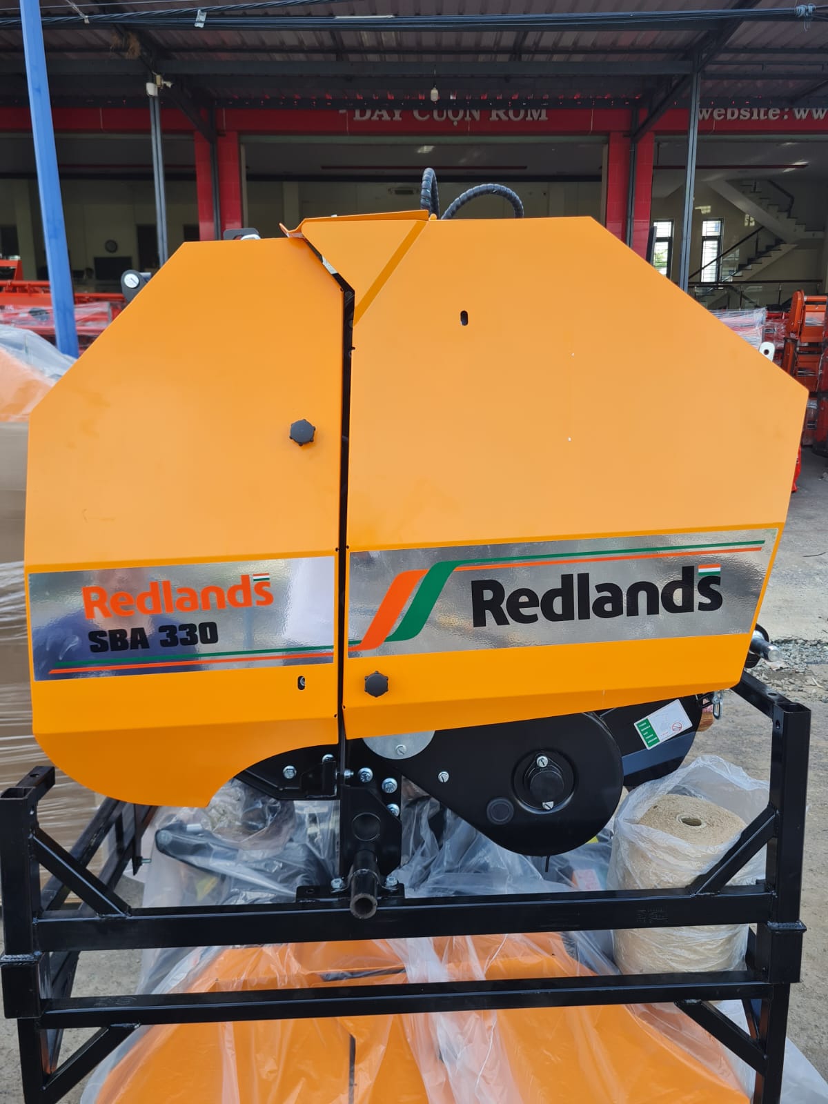 Máy đóng kiện rơm Redlands SBA 330A