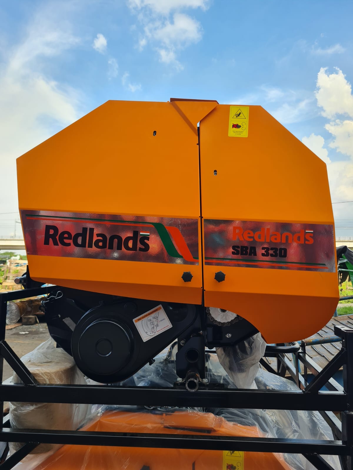 Máy đóng kiện rơm Redlands SBA 330A