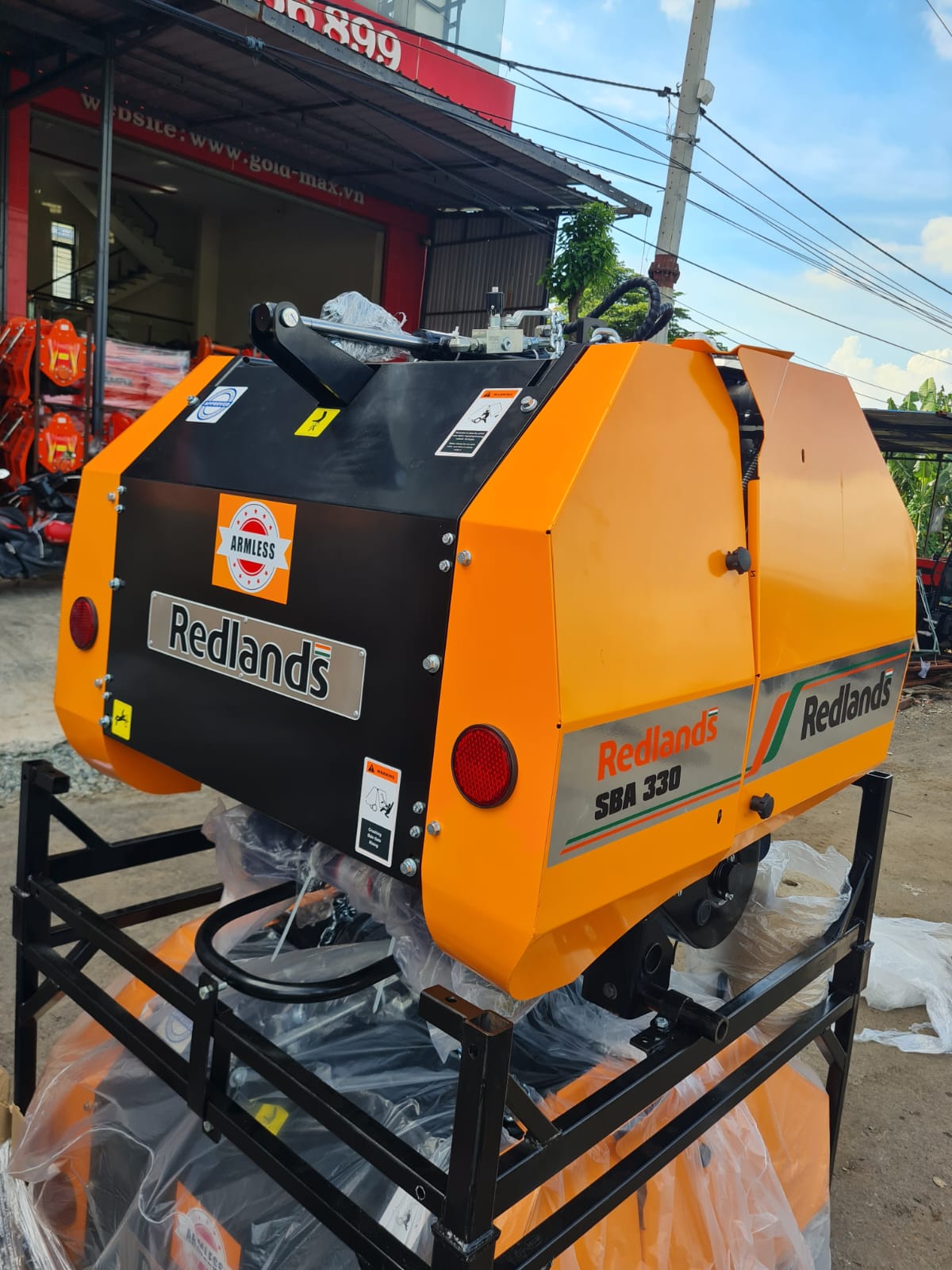 Máy đóng kiện rơm Redlands SBA 330A
