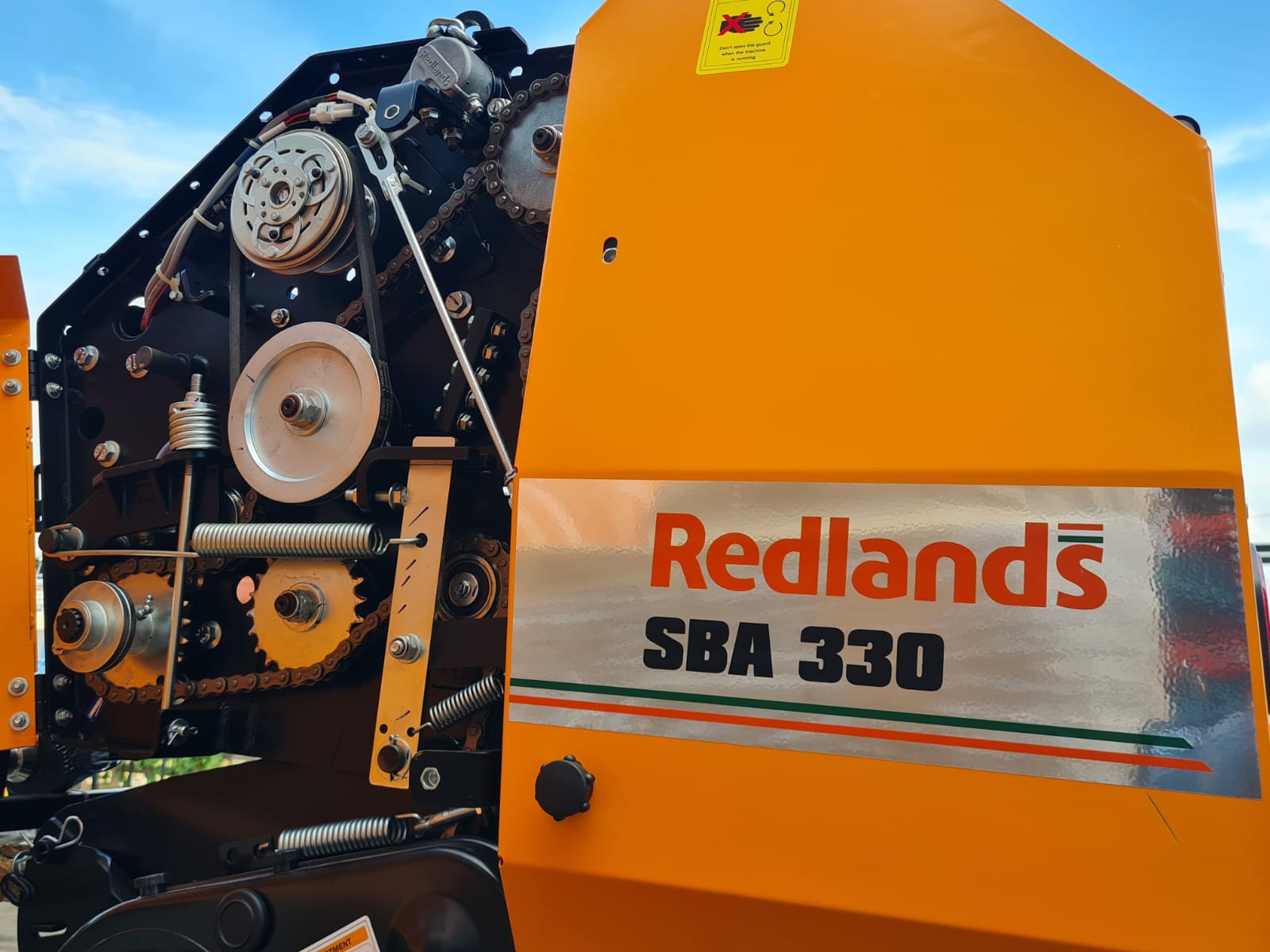 Máy đóng kiện rơm Redlands SBA 330A